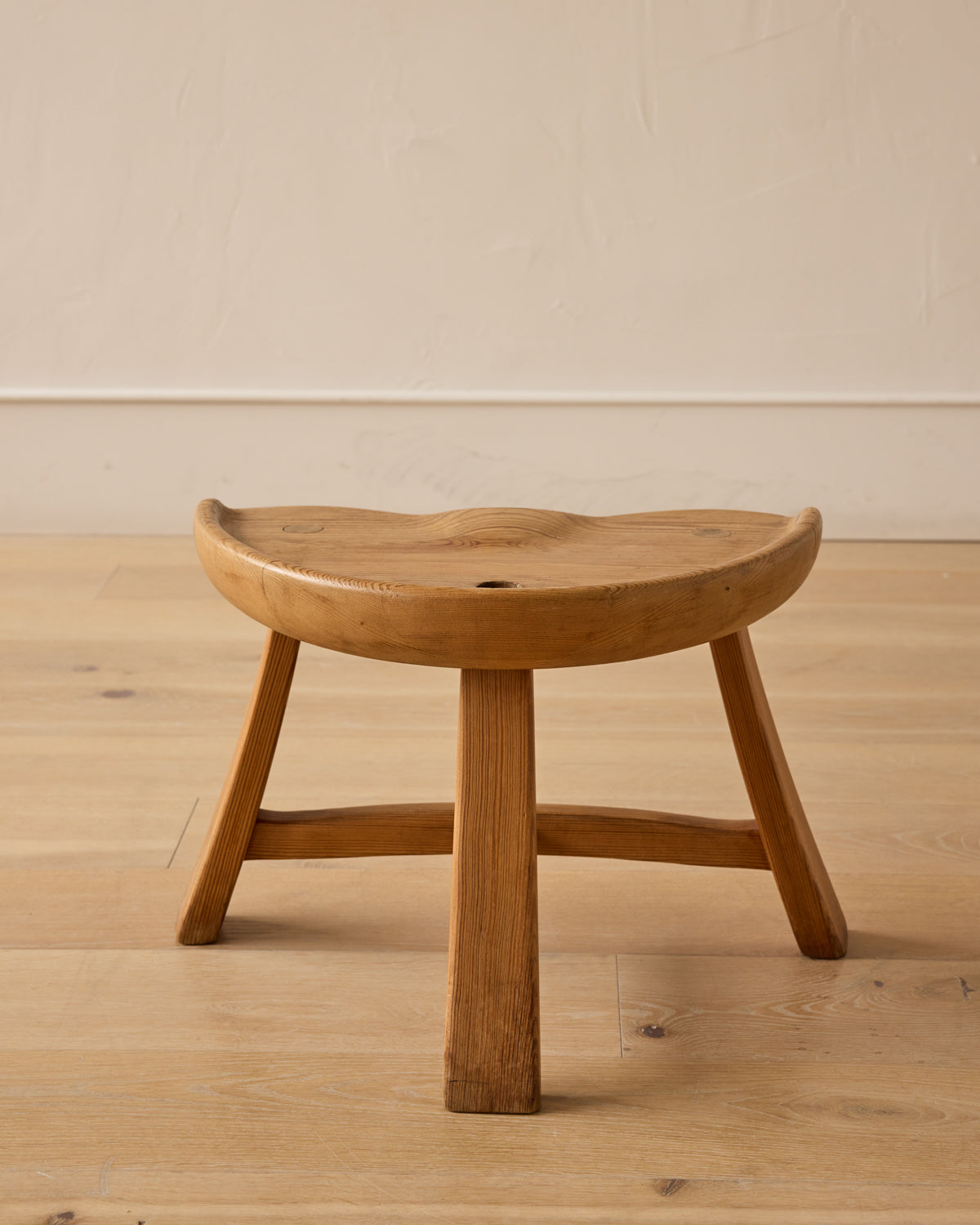 1960s "Fjøskrakk" 522 Pine Stool by Krogenæs Møbler