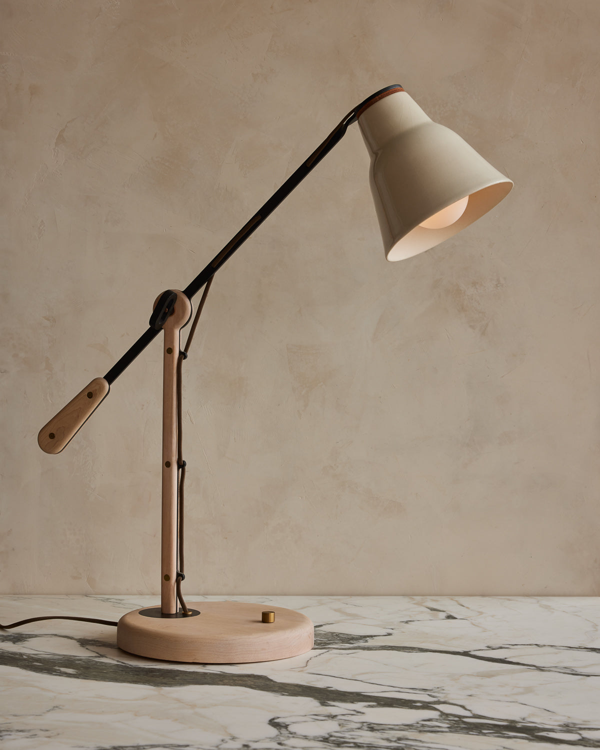 Alek Desk Lamp